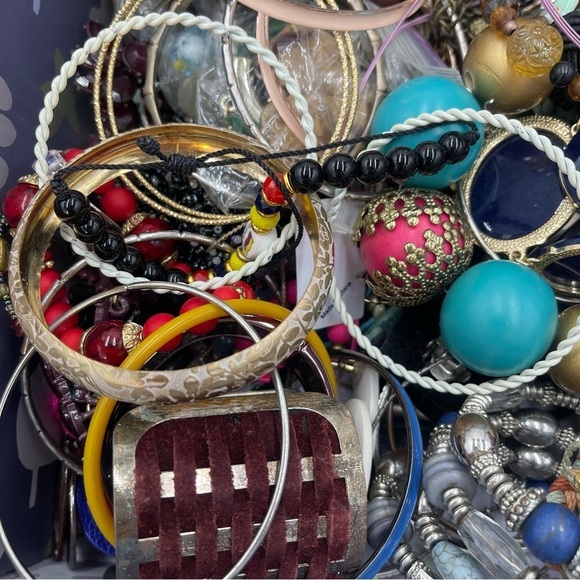 Vintage To Modern Jewelry & Small Accessories Lot Wear Craft Repair Repurpose - Picture 4 of 13